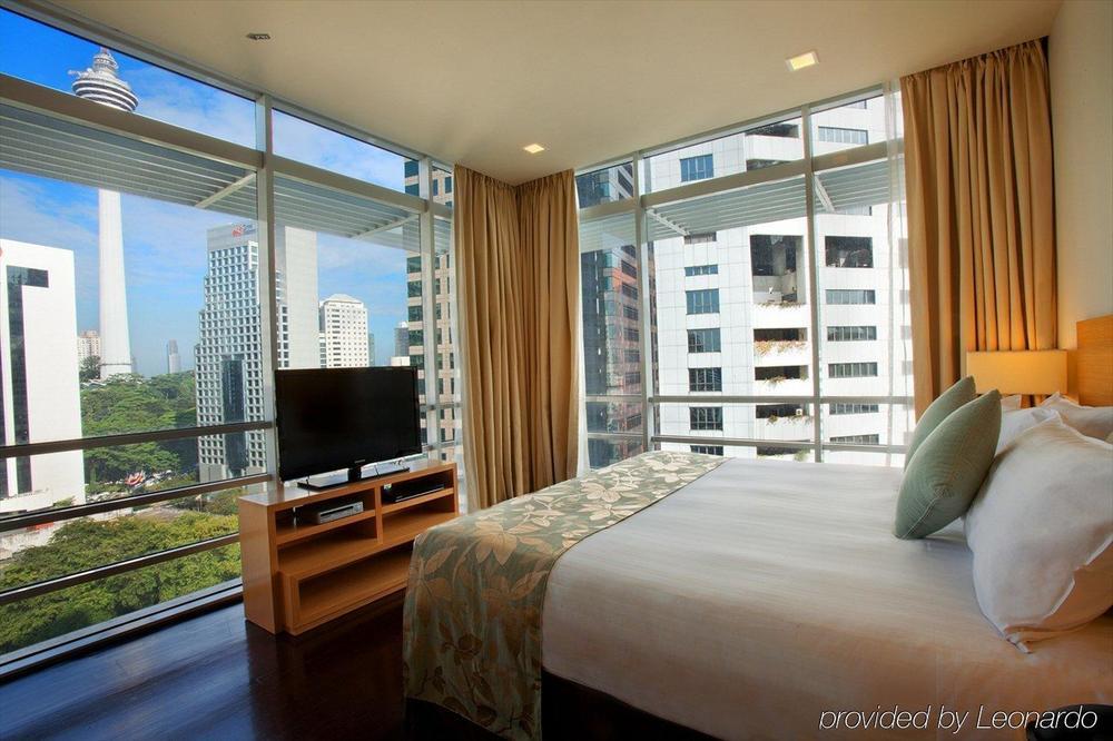 Parkroyal Serviced Suites Kuala Lumpur Cameră foto A bedroom at the hotel