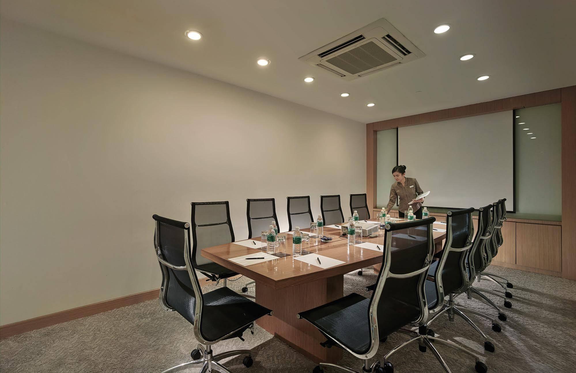 Parkroyal Serviced Suites Kuala Lumpur Exterior foto Meeting room